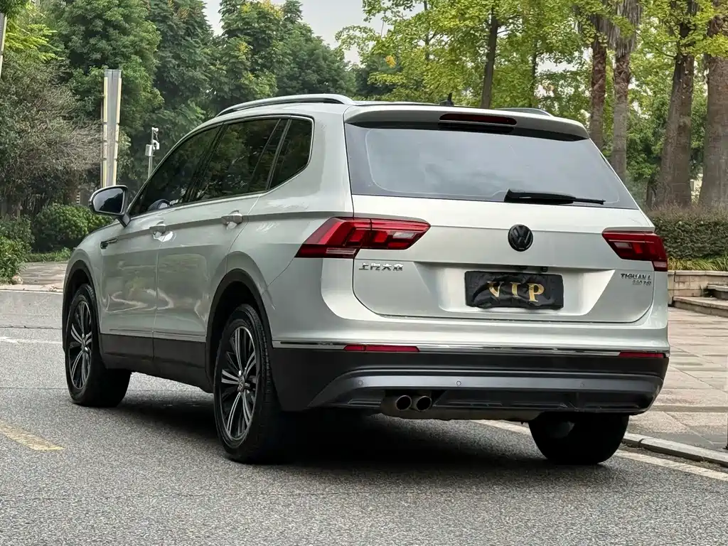 Volkswagen Tiguan L — фото 9
