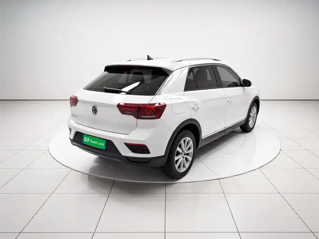 Volkswagen T-Roc — фото 6