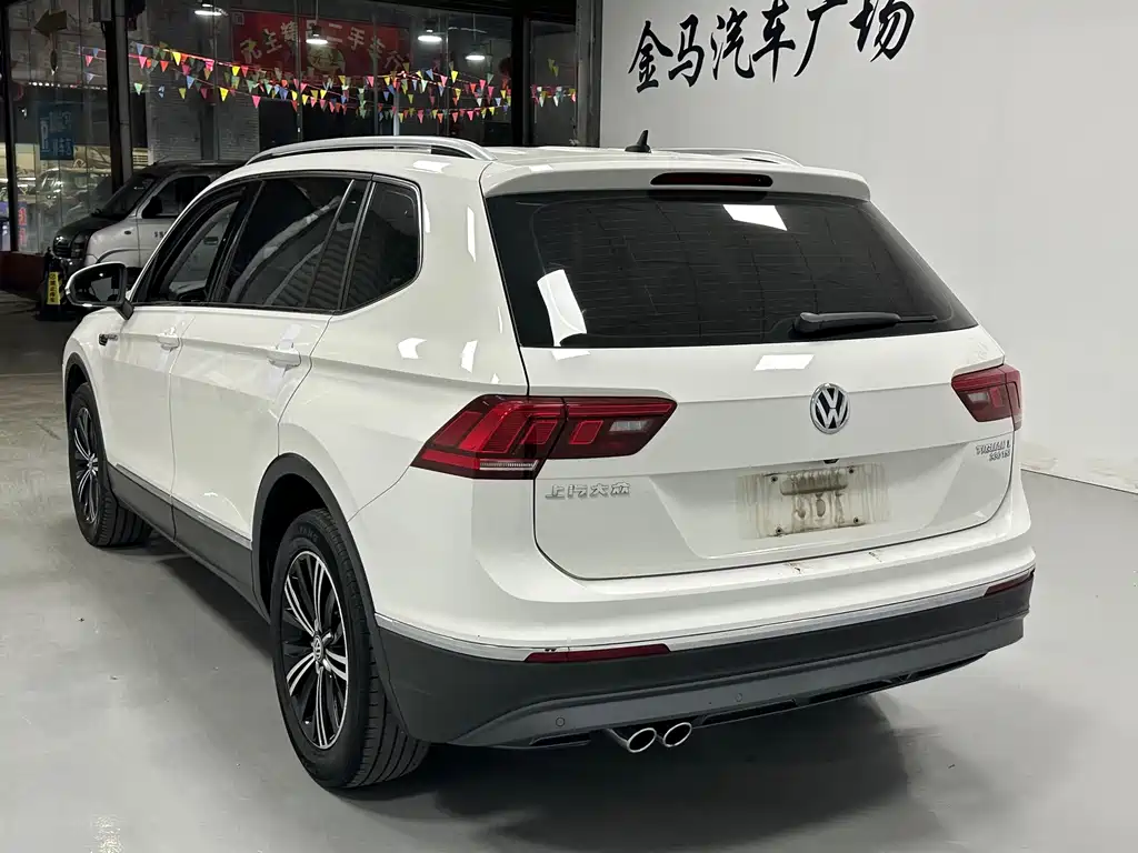Volkswagen Tiguan L — фото 7