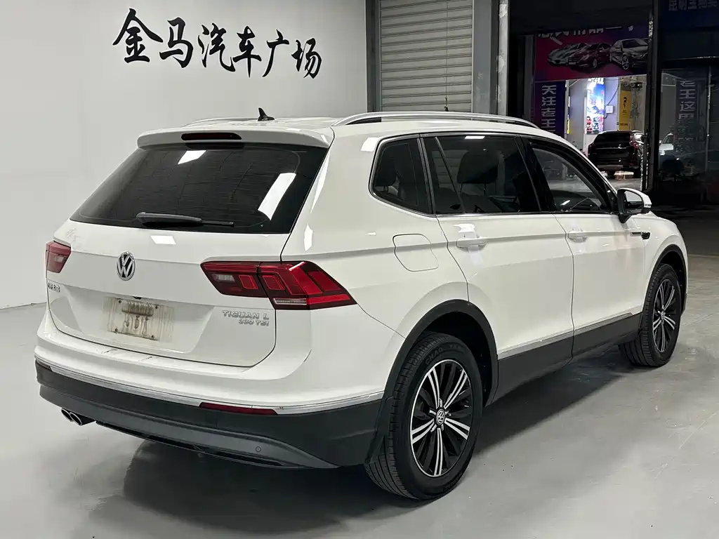 Volkswagen Tiguan L — фото 9