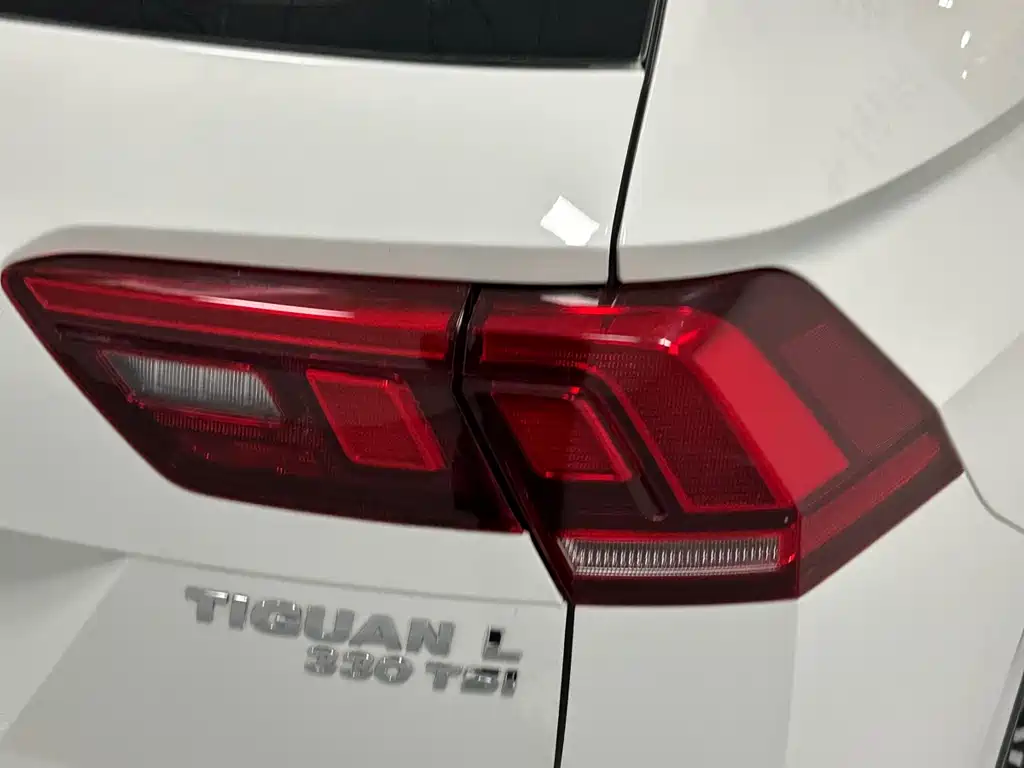 Volkswagen Tiguan L — фото 10