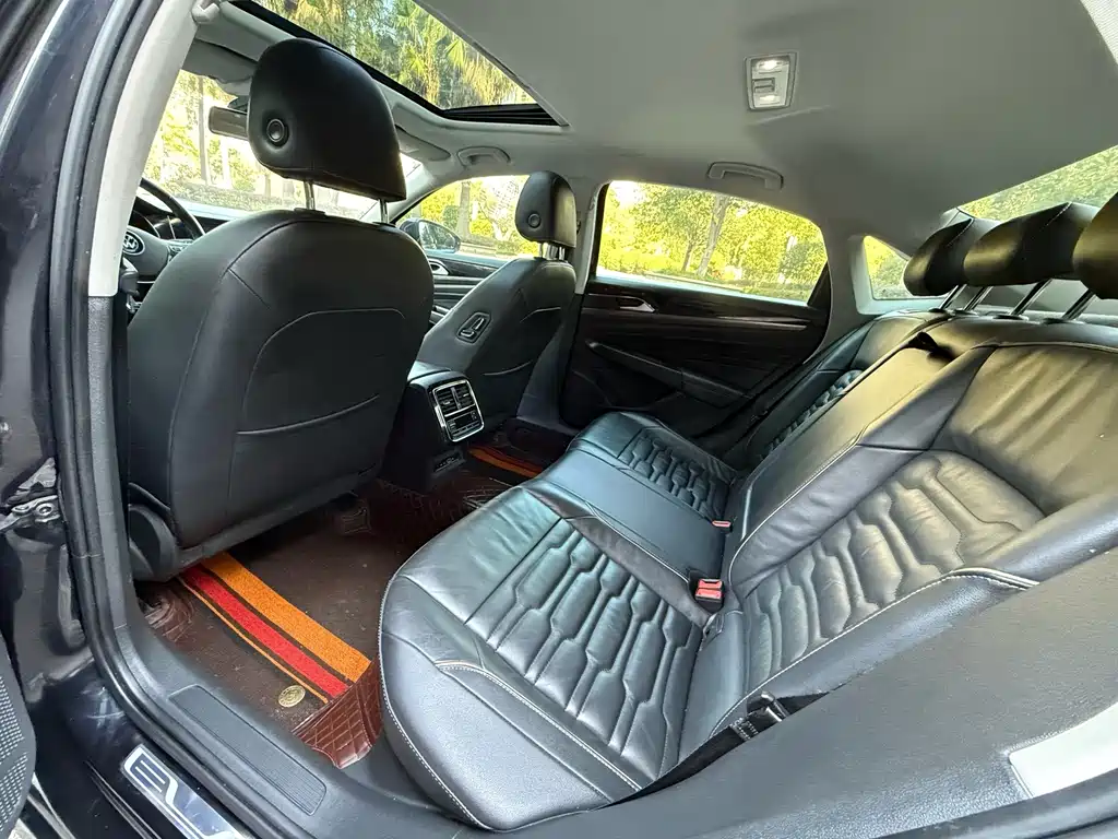 Volkswagen Passat — фото 8