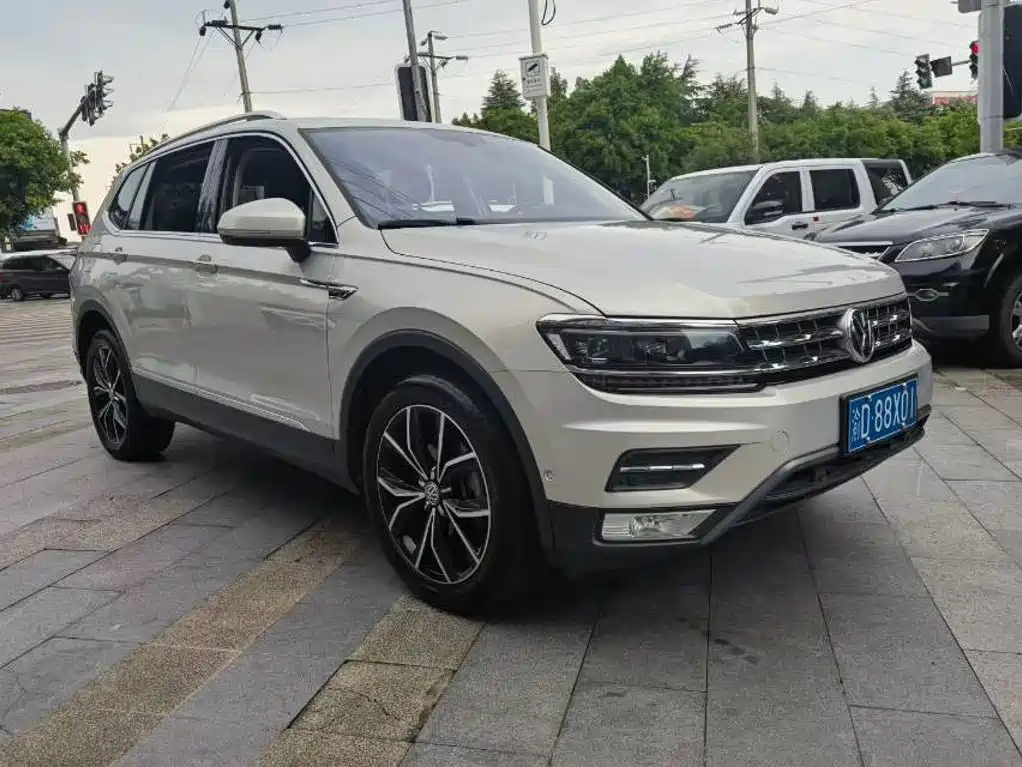 Volkswagen Tiguan L — фото 3