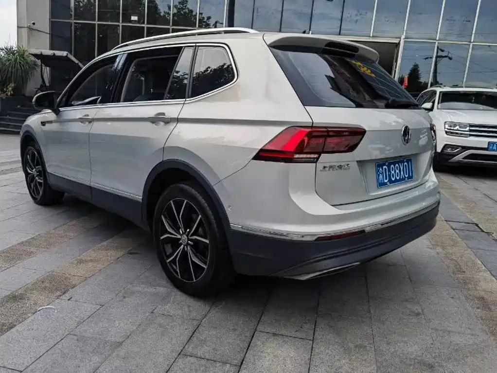 Volkswagen Tiguan L — фото 7