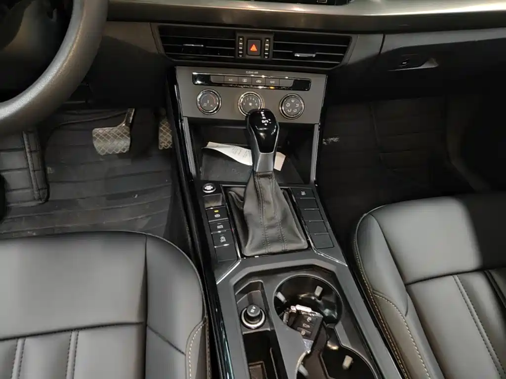 Volkswagen Passat — фото 14