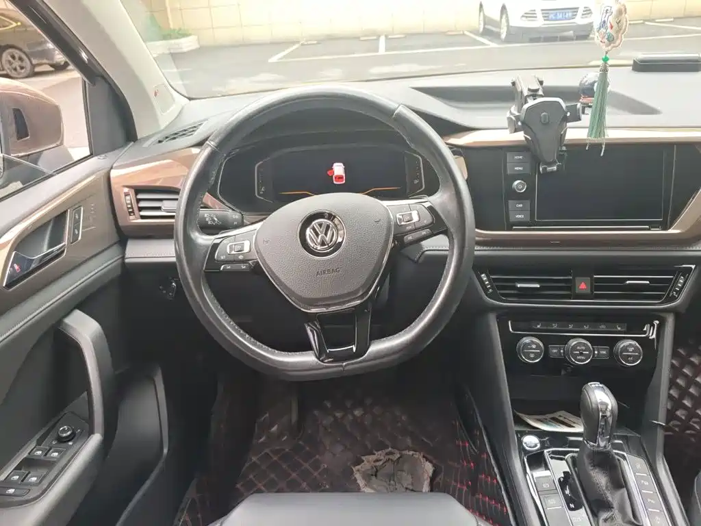 Volkswagen Tharu — фото 11