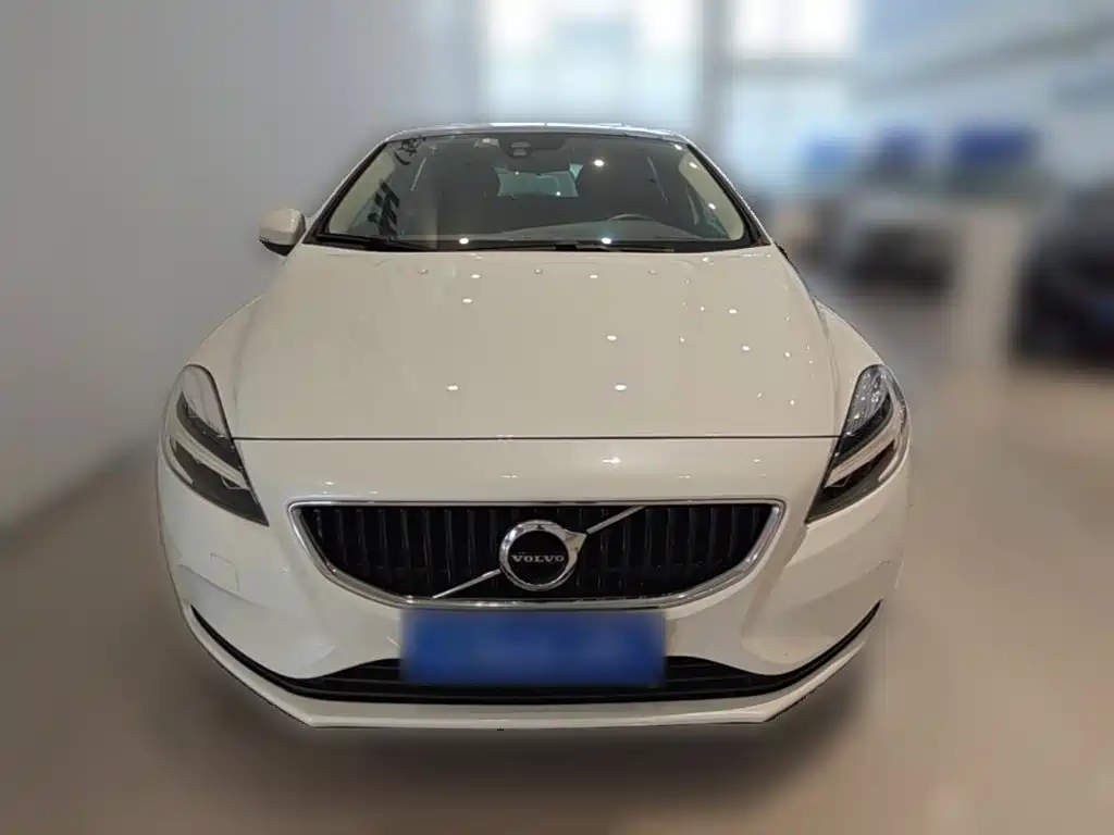 Volvo V40 — фото 5