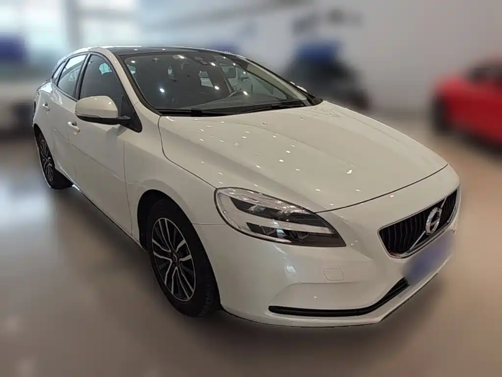 Volvo V40 — фото 6