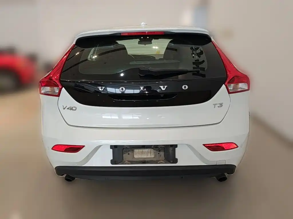 Volvo V40 — фото 8