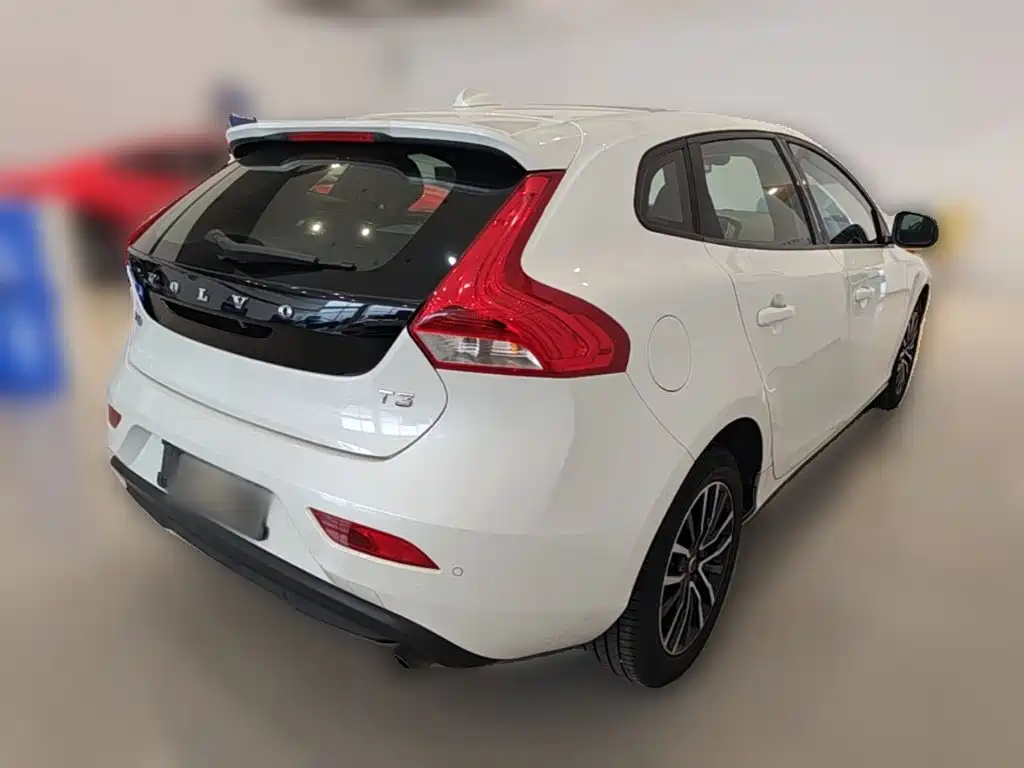 Volvo V40 — фото 10