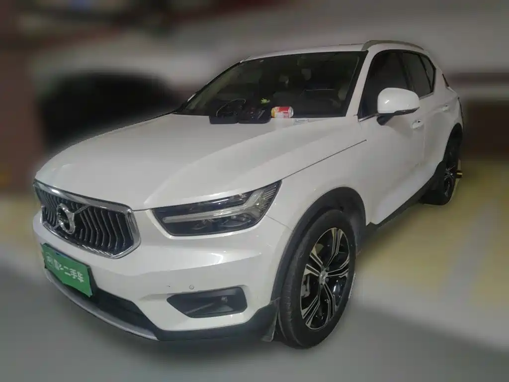 Volvo XC40 — фото 2