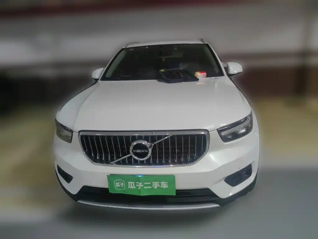 Volvo XC40 — фото 23
