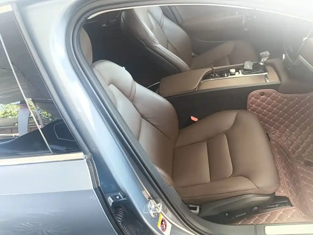 Volvo S90 — фото 25