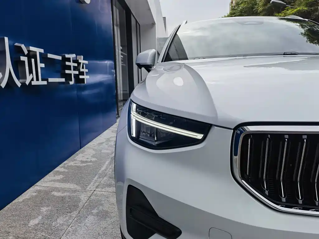 Volvo XC40 — фото 3