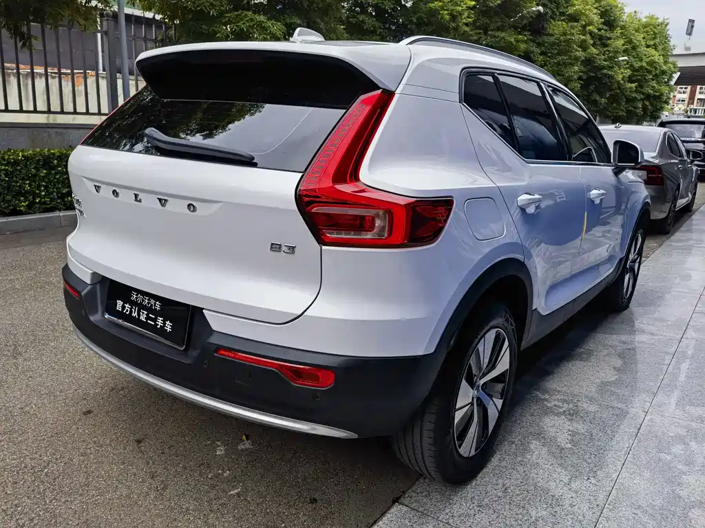 Volvo XC40 — фото 5