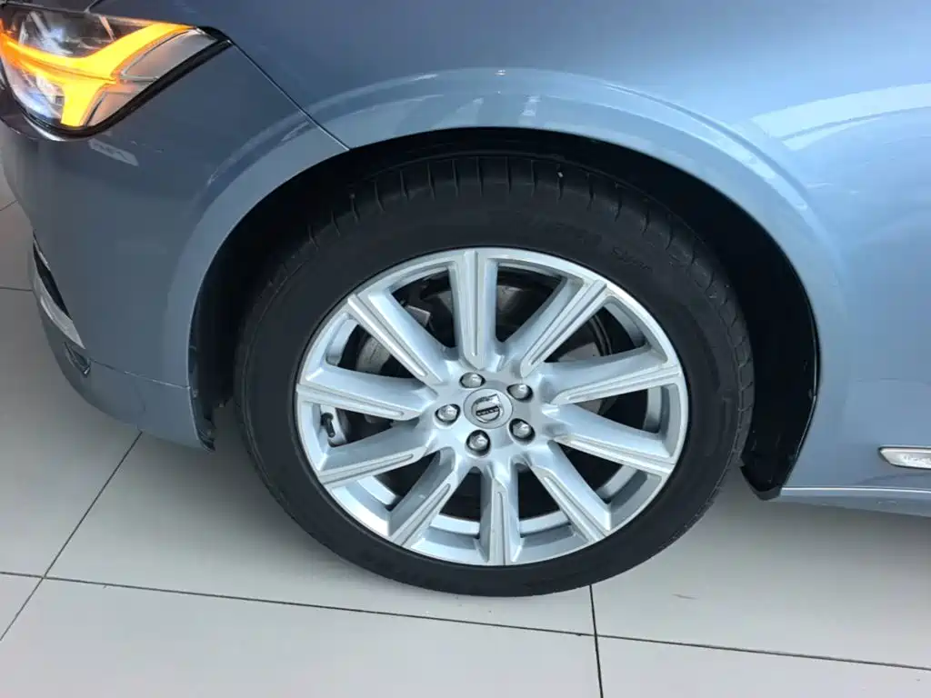 Volvo S90 — фото 23
