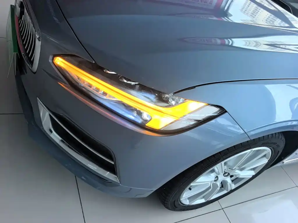 Volvo S90 — фото 24