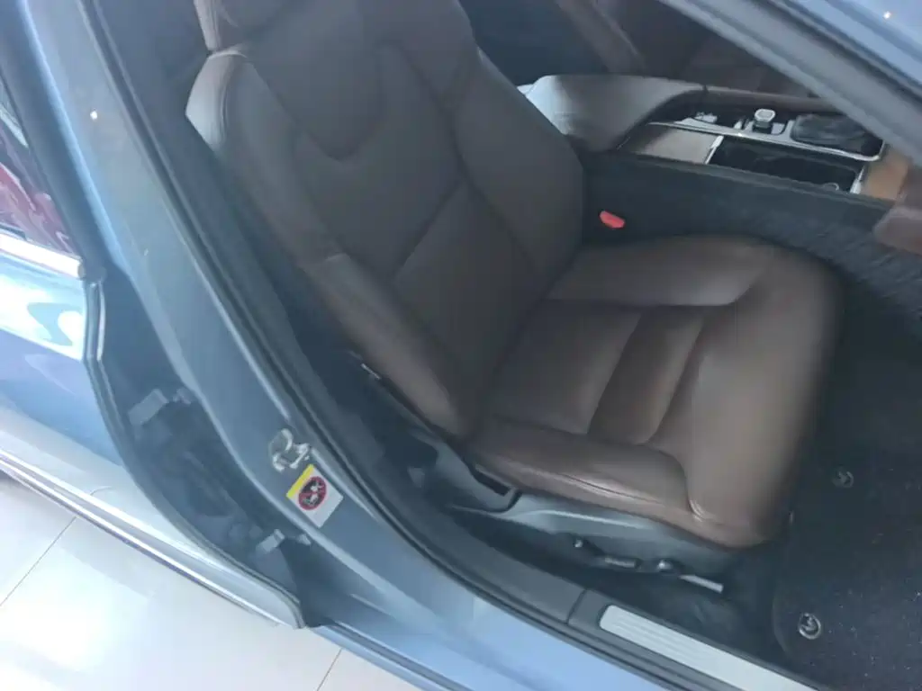 Volvo S90 — фото 25