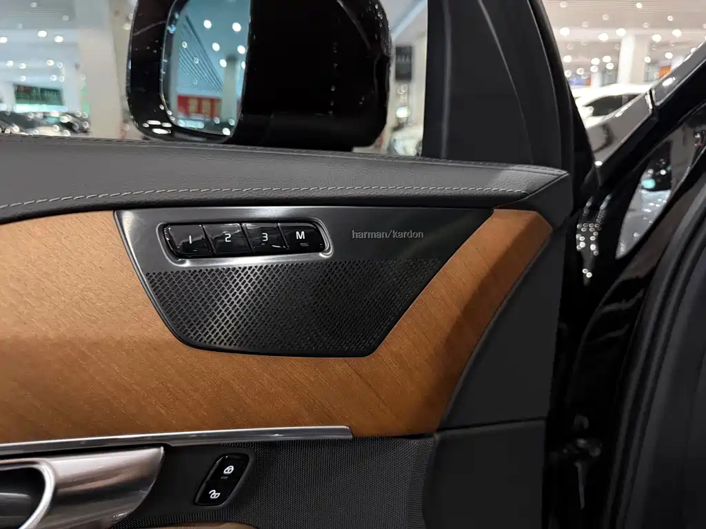 Volvo XC90 — фото 17