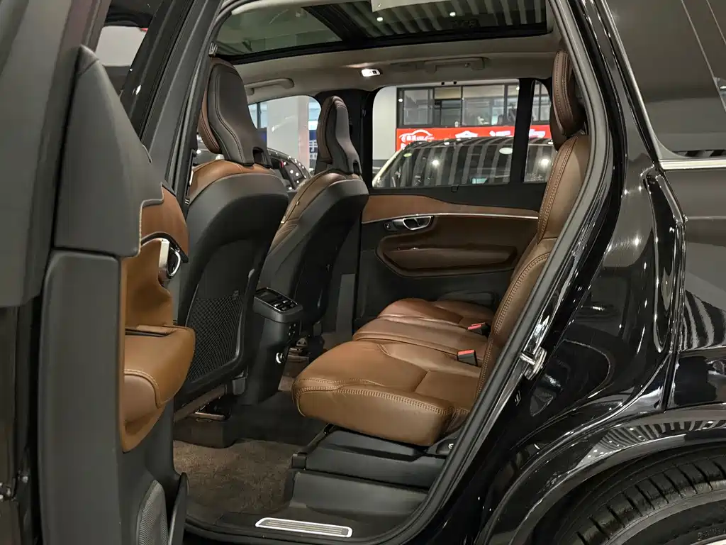 Volvo XC90 — фото 7