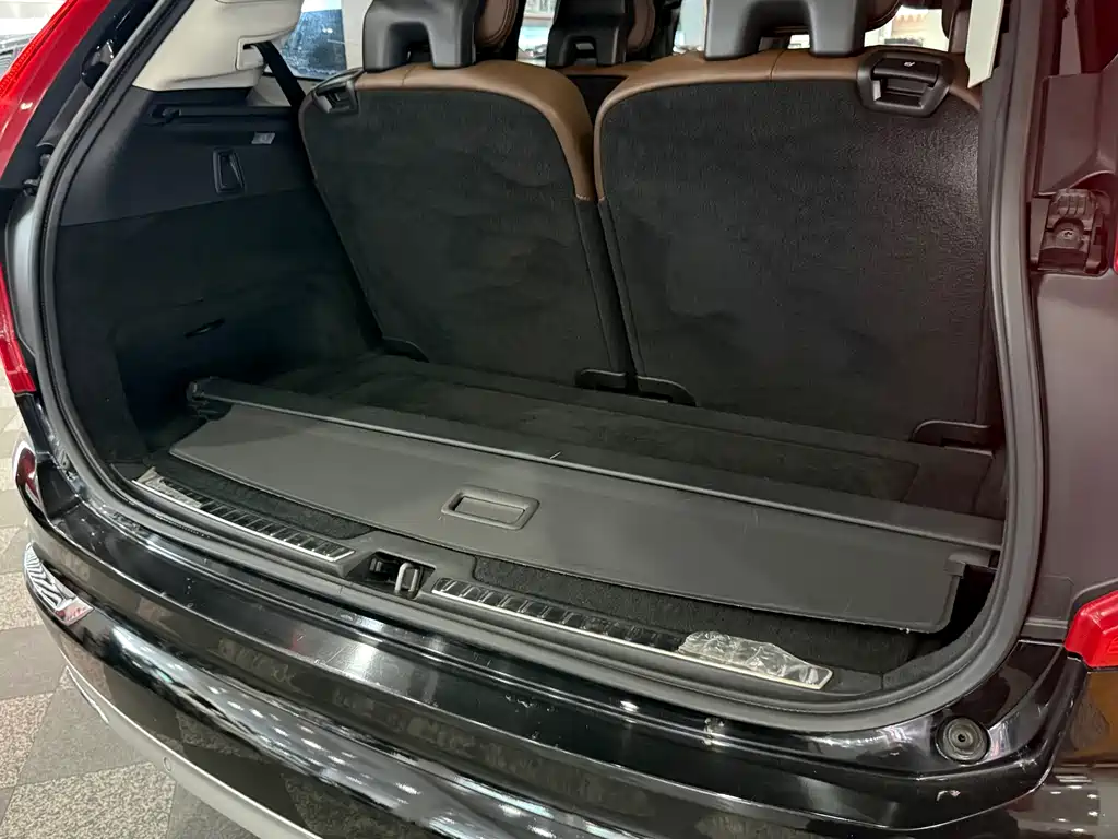 Volvo XC90 — фото 10