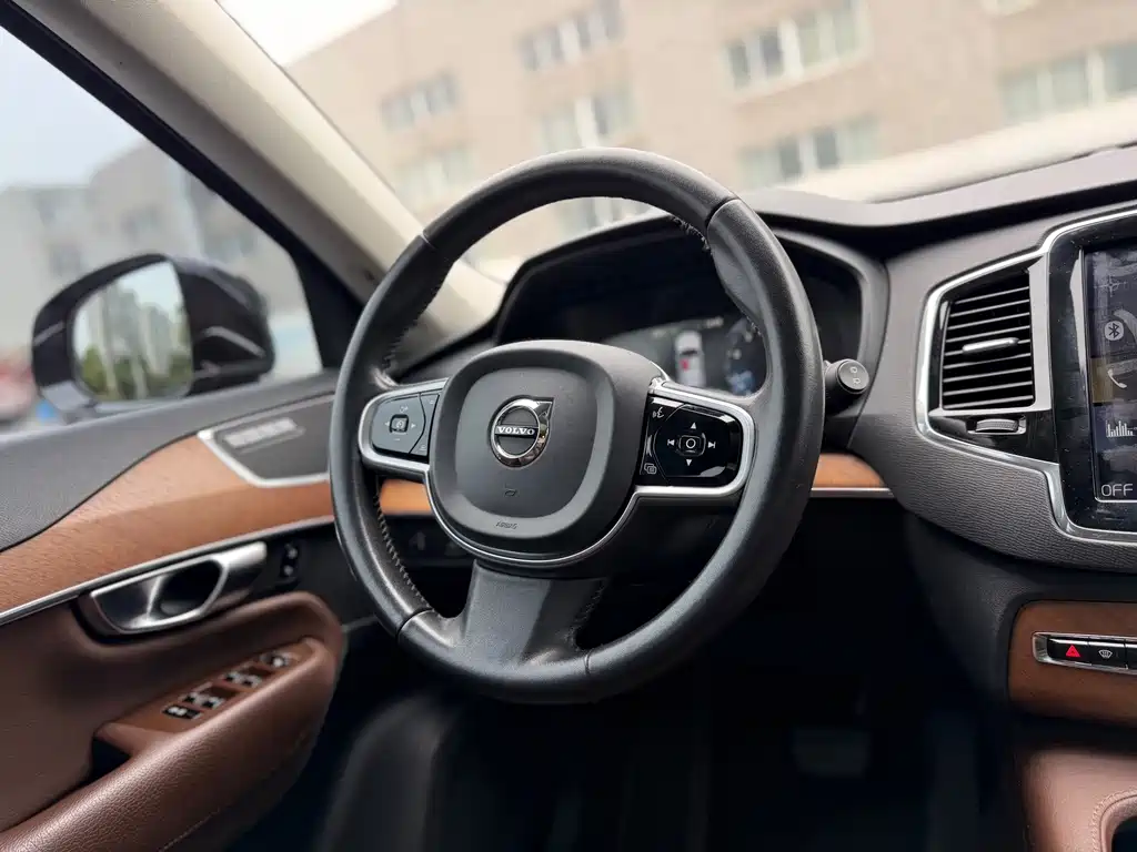 Volvo XC90 — фото 9