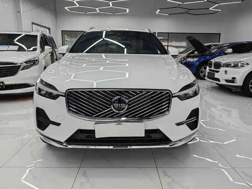 Volvo XC60 — фото 2