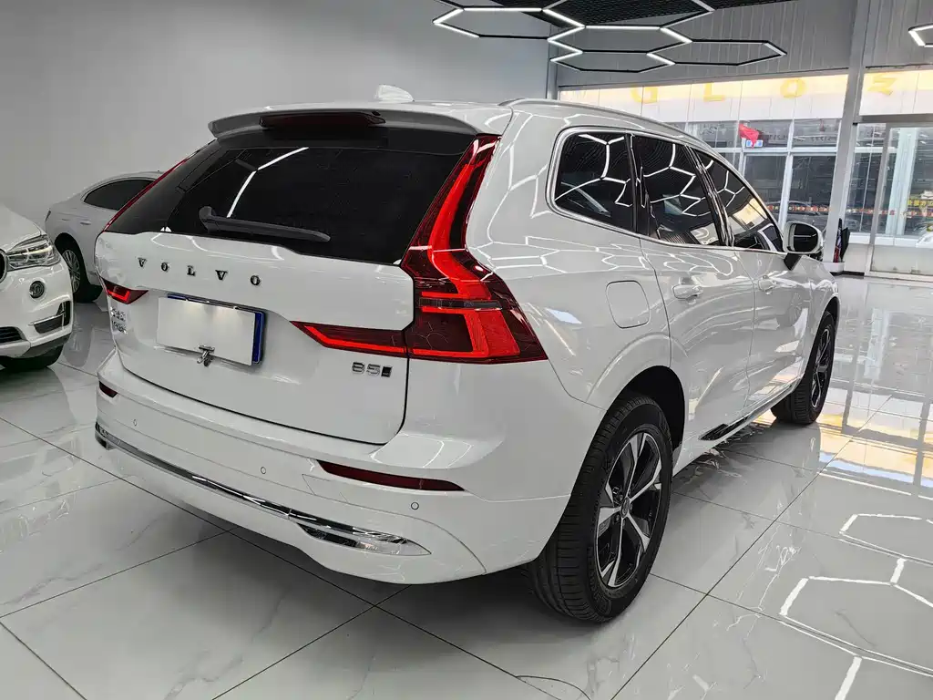 Volvo XC60 — фото 7