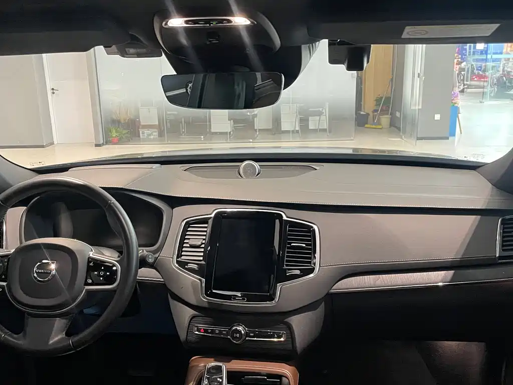 Volvo XC90 — фото 10