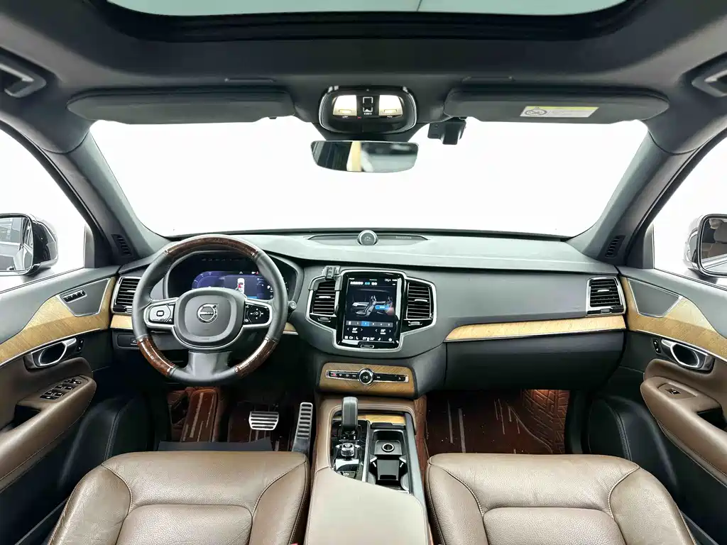 Volvo XC90 — фото 9