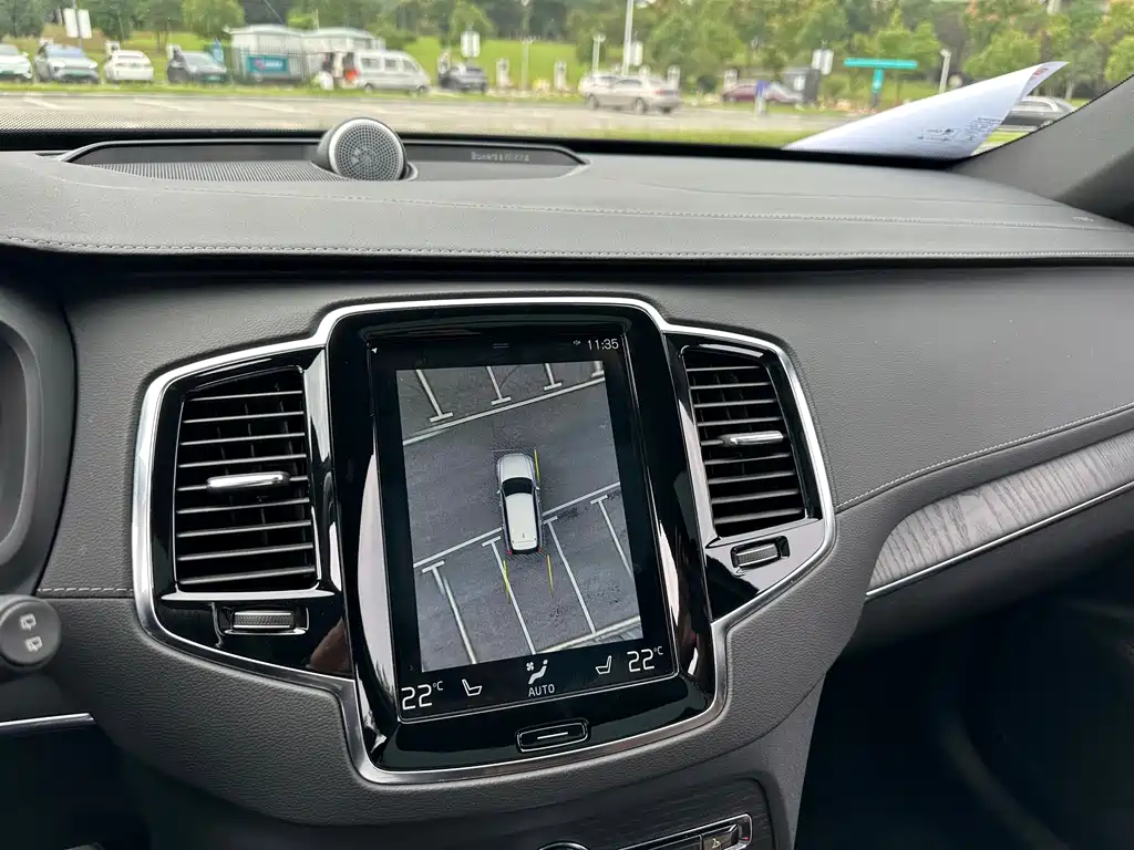 Volvo XC90 — фото 11