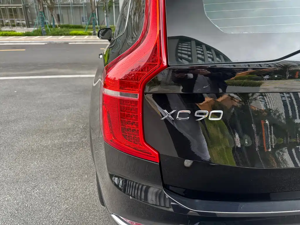 Volvo XC90 — фото 14