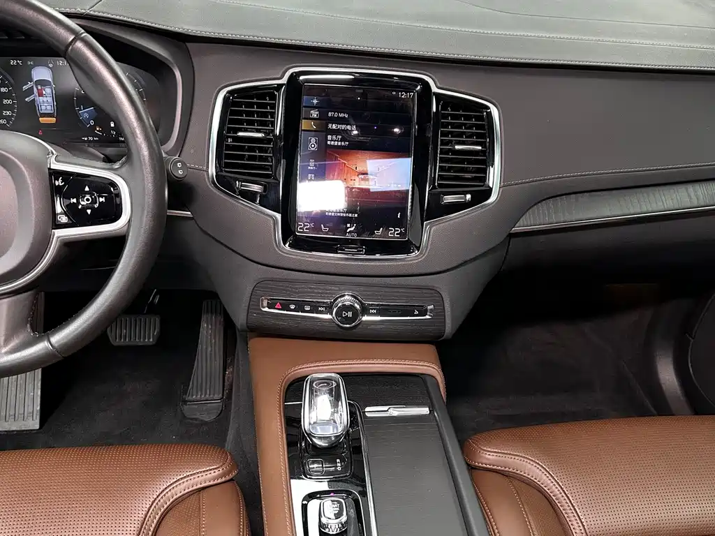 Volvo XC90 — фото 16