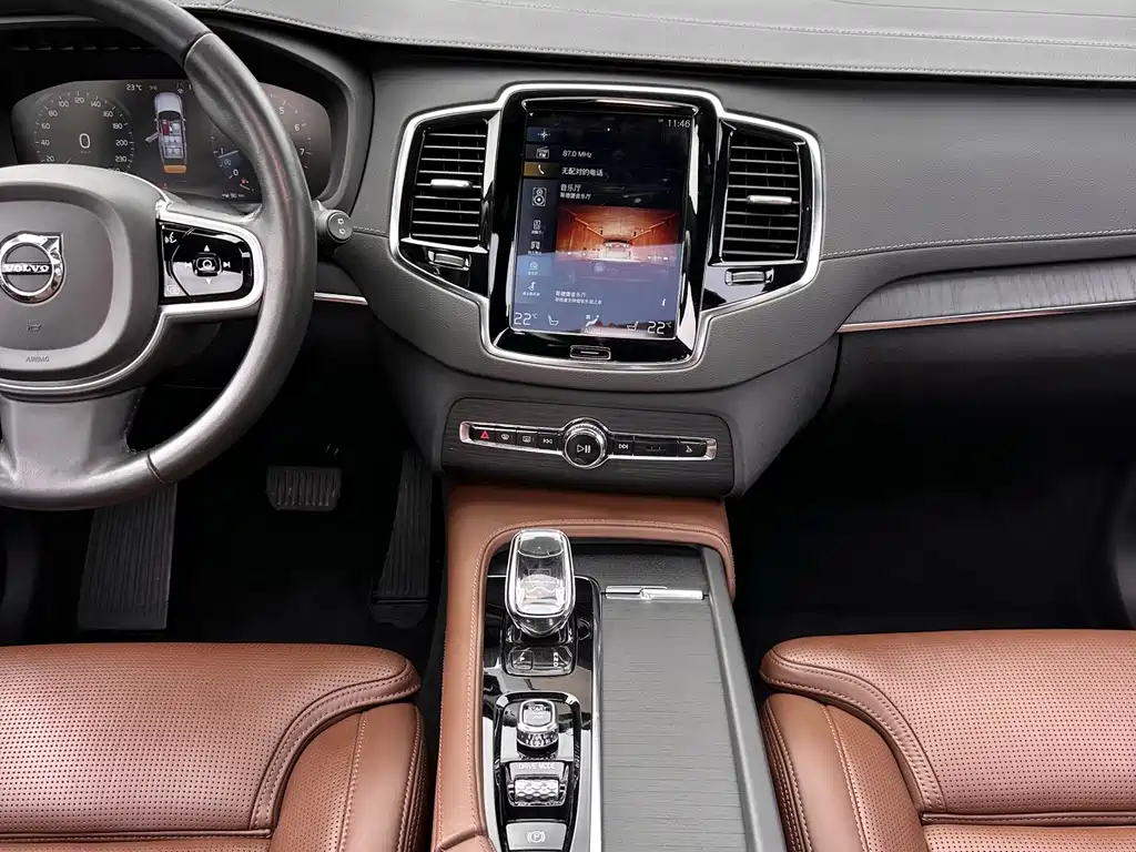 Volvo XC90 — фото 18