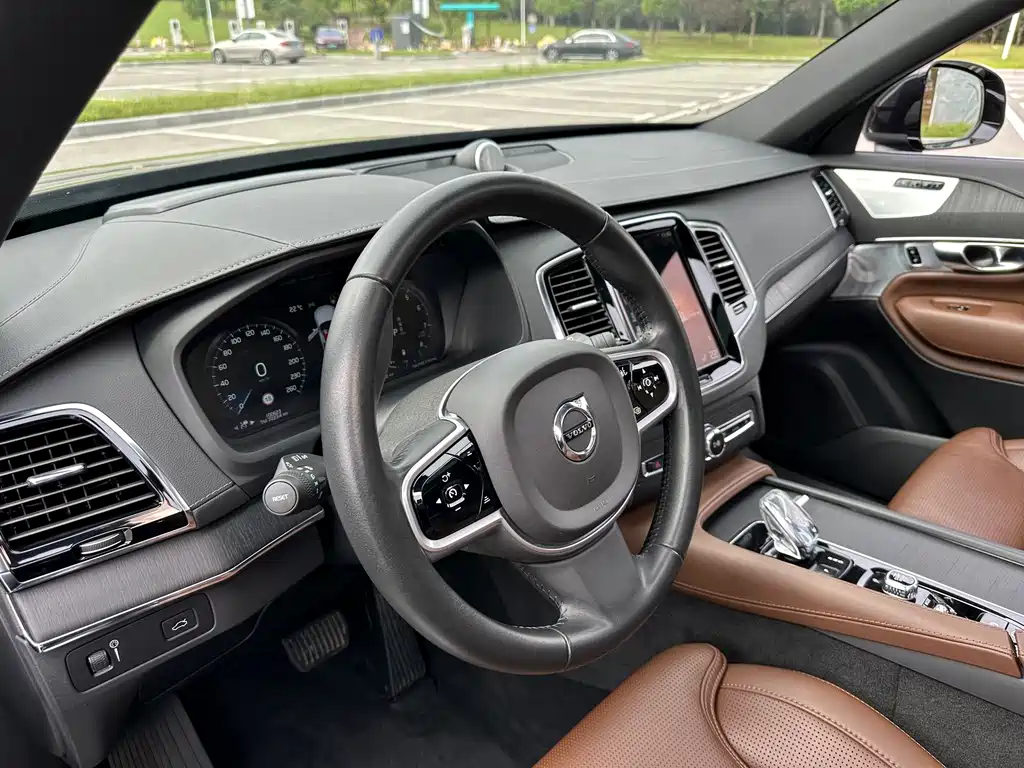 Volvo XC90 — фото 22