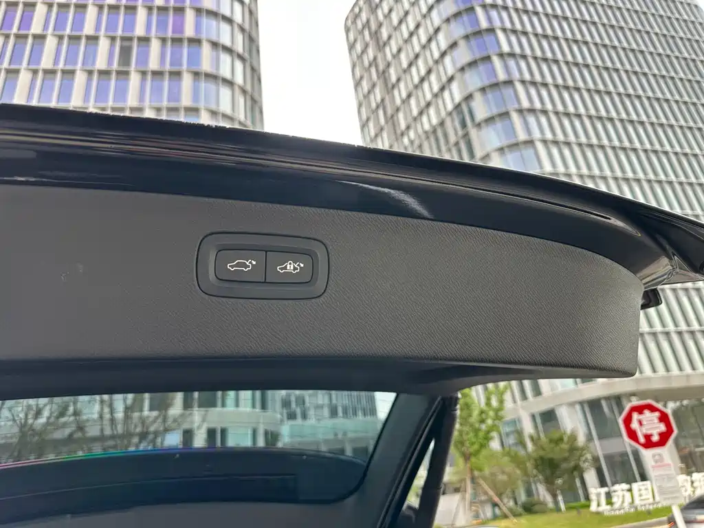 Volvo XC90 — фото 25