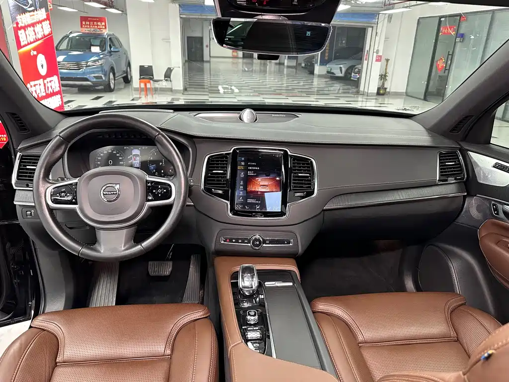Volvo XC90 — фото 28