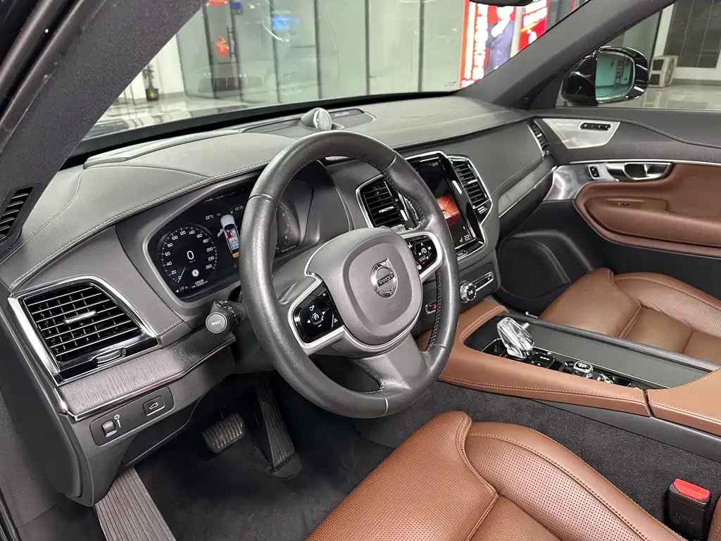 Volvo XC90 — фото 10