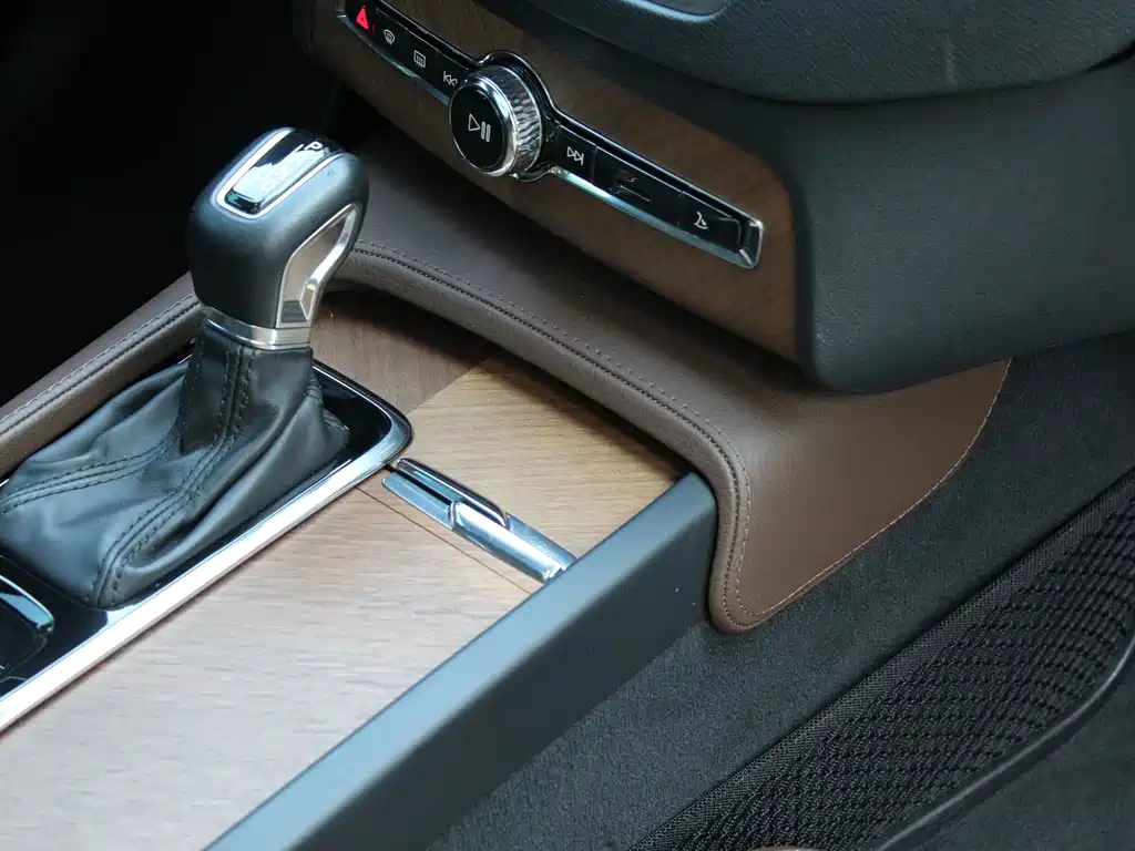 Volvo XC90 — фото 18