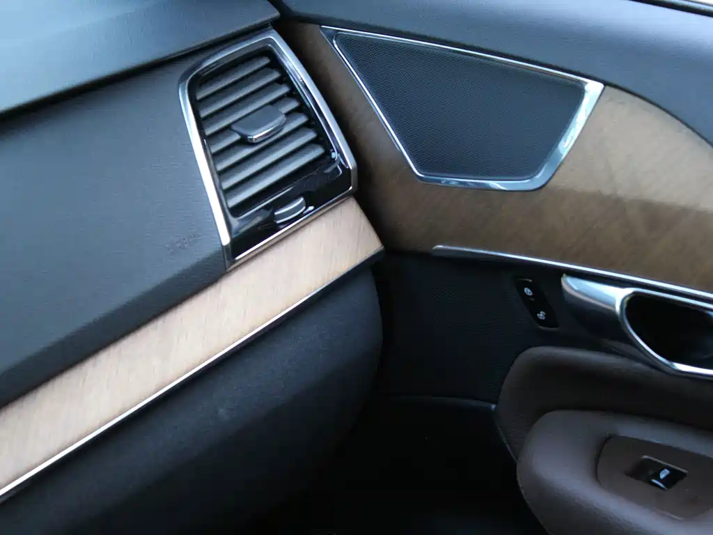 Volvo XC90 — фото 21