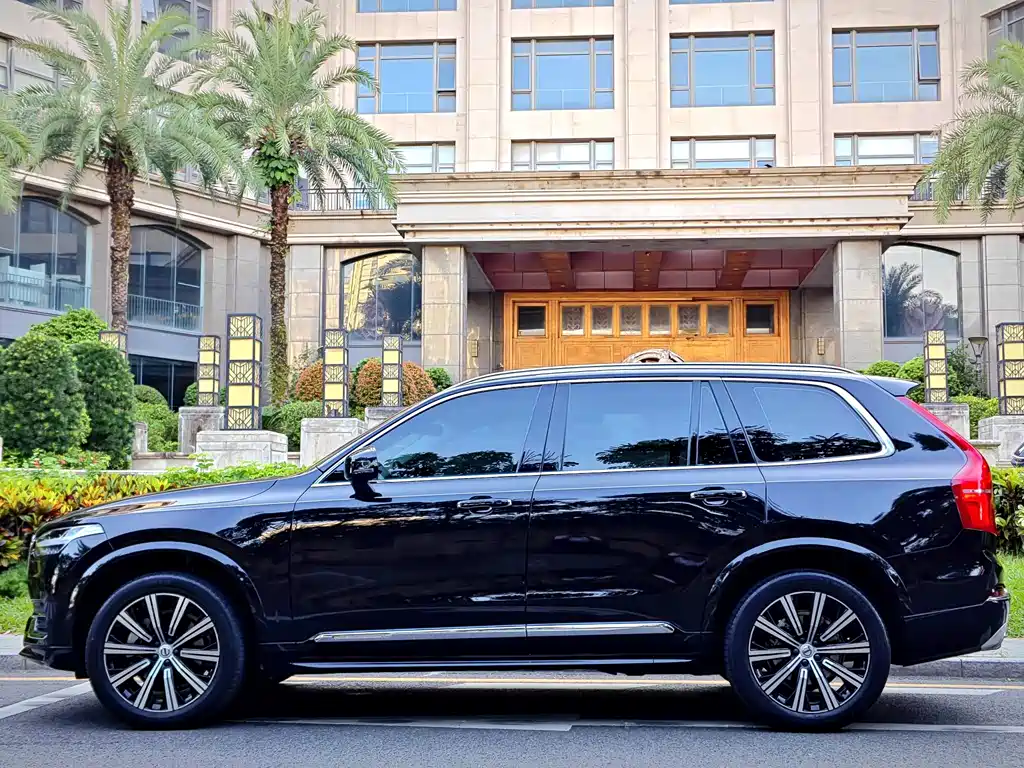 Volvo XC90 — фото 31