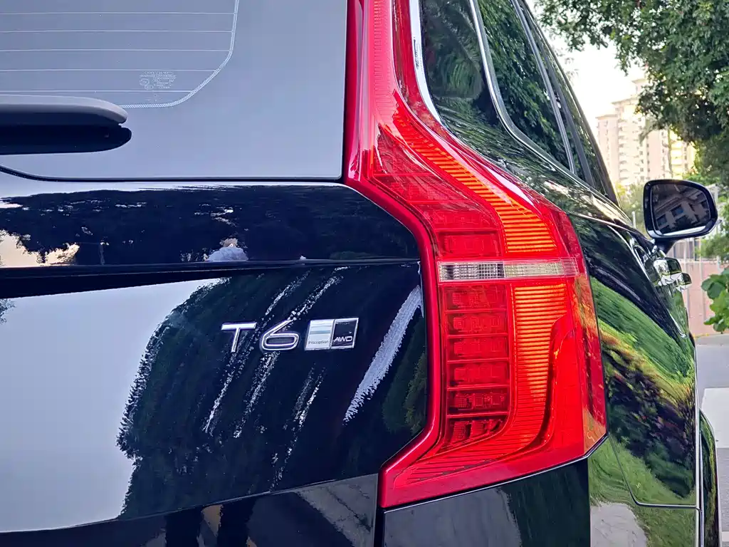 Volvo XC90 — фото 32