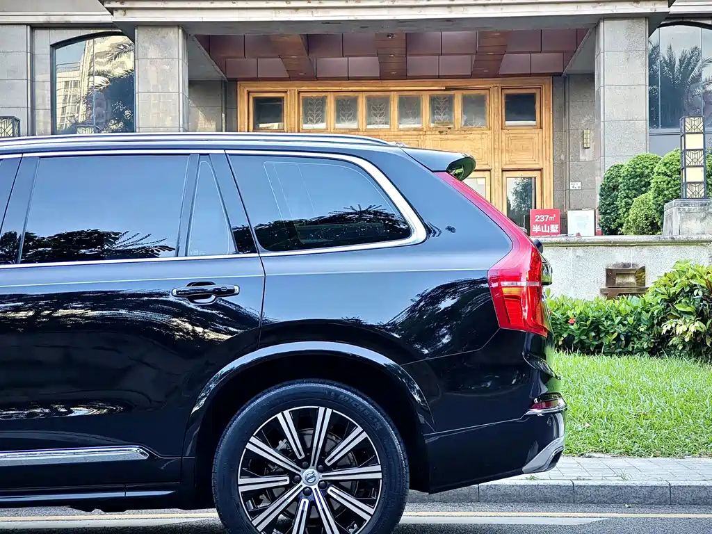 Volvo XC90 — фото 33