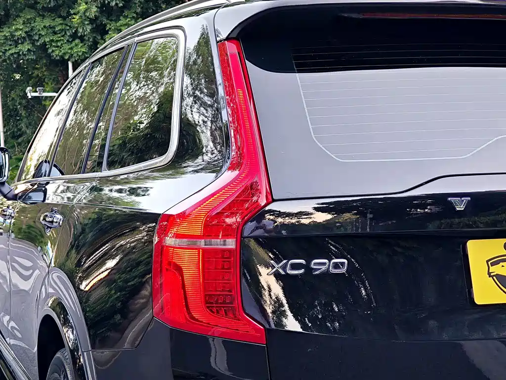 Volvo XC90 — фото 34