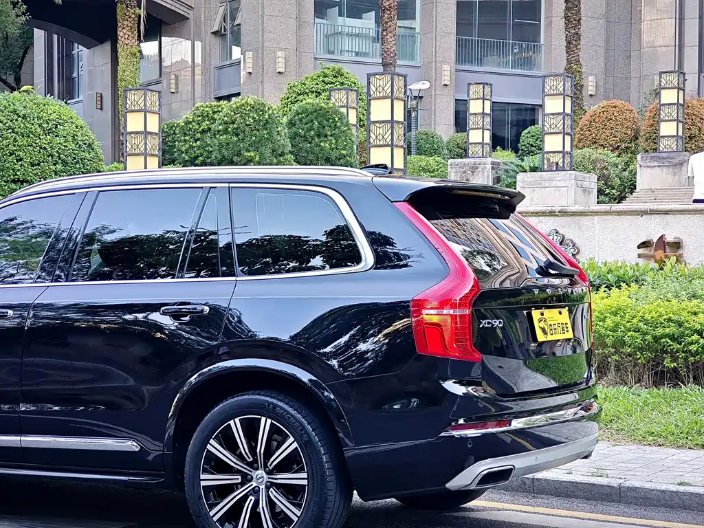 Volvo XC90 — фото 35
