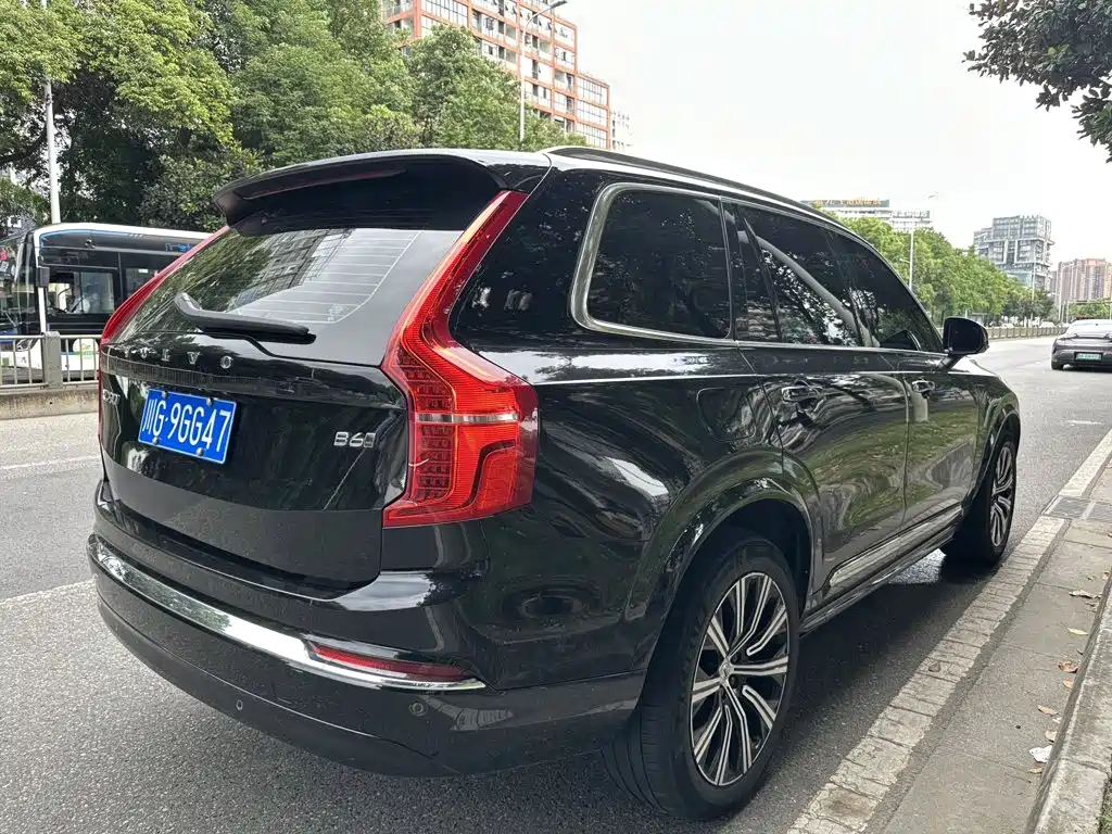 Volvo XC90 — фото 8