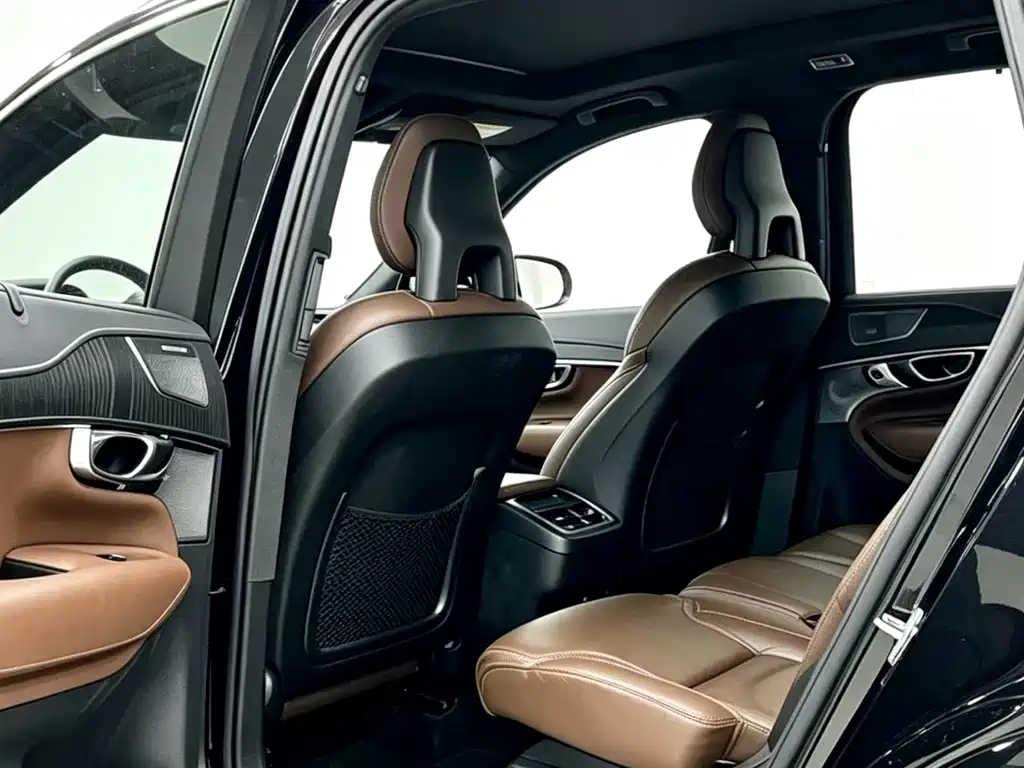 Volvo XC90 — фото 11
