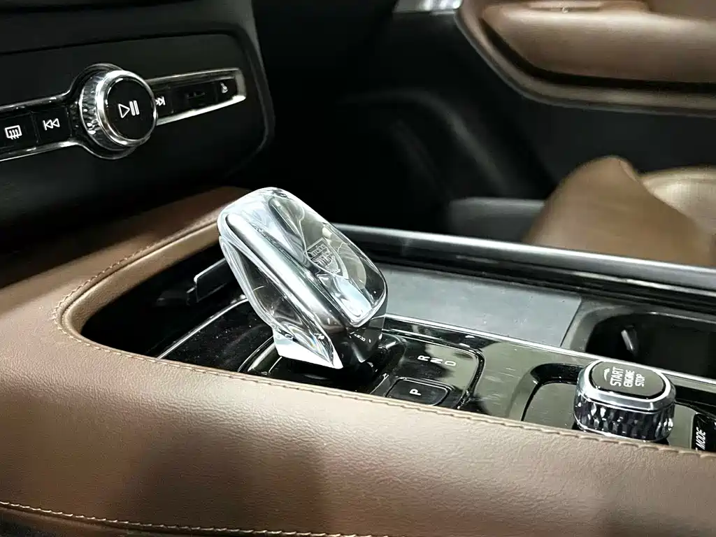 Volvo XC90 — фото 17