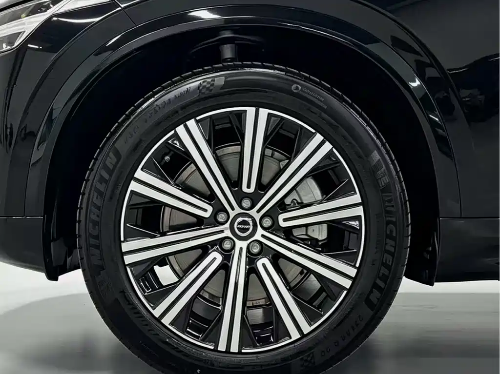 Volvo XC90 — фото 22