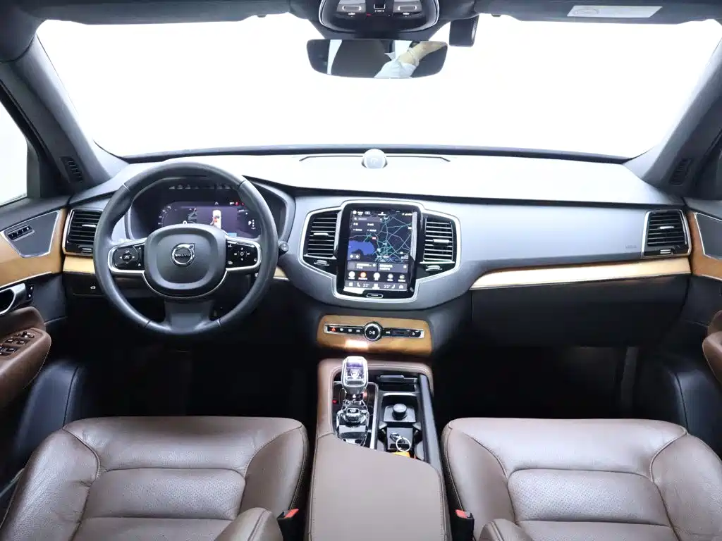Volvo XC90 — фото 13